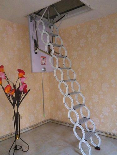 伸缩式阁楼楼梯